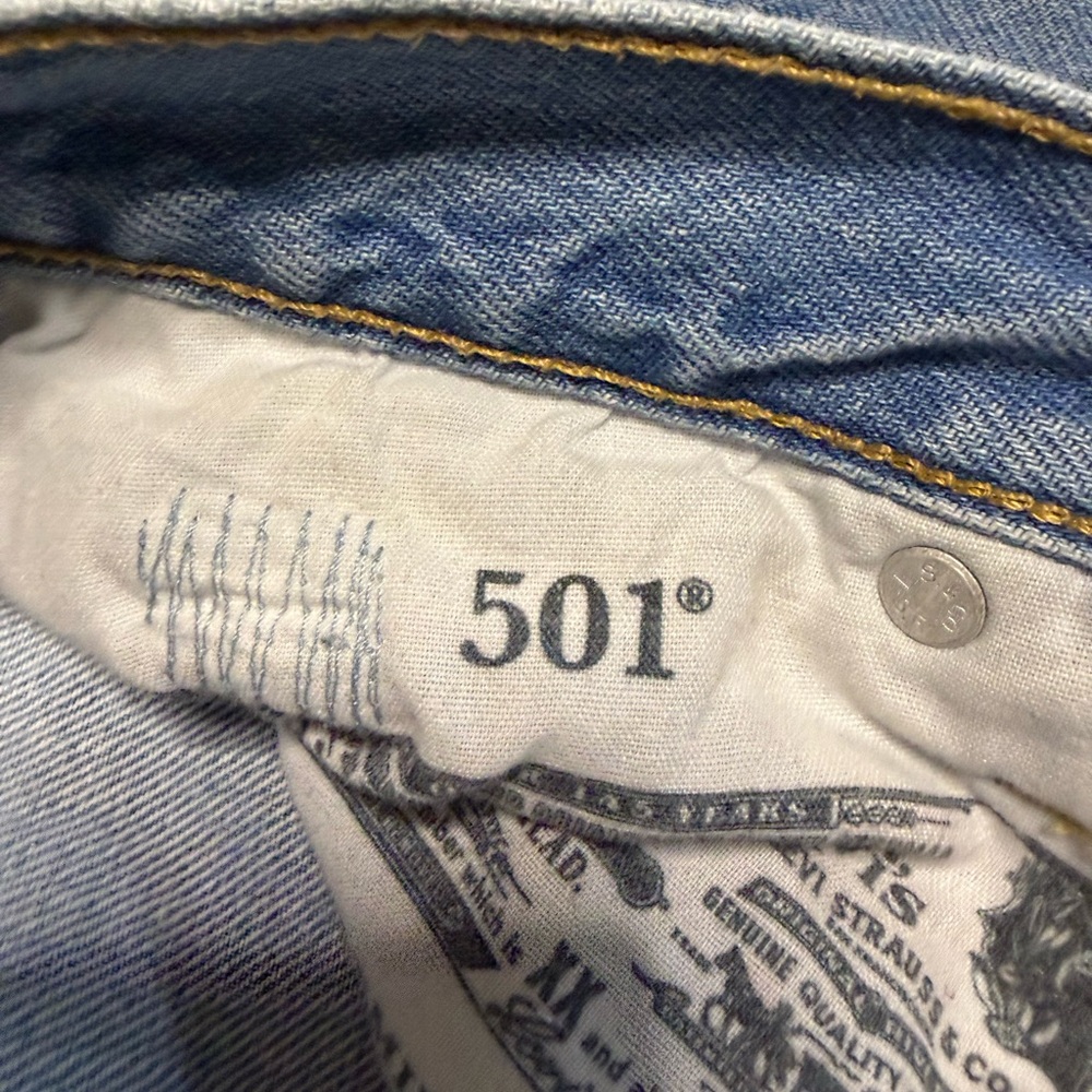 Levi's 501® Ankle Distressed Jeans - Picture 6 of 7